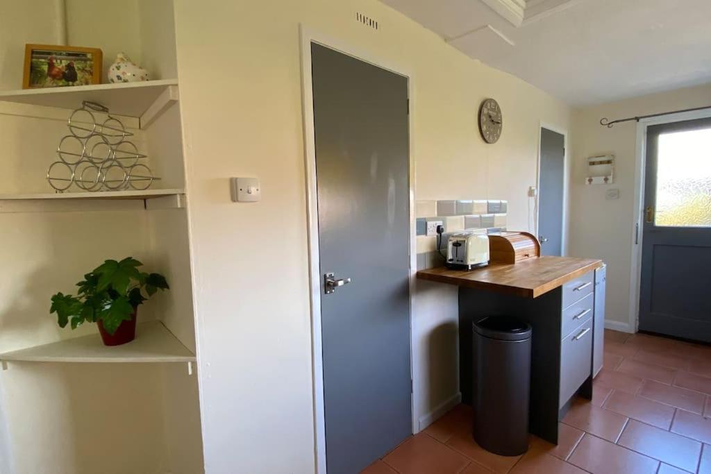 Cheerful 3 Bedroom Bungalow With Indoor Fire Place 格洛斯特 外观 照片
