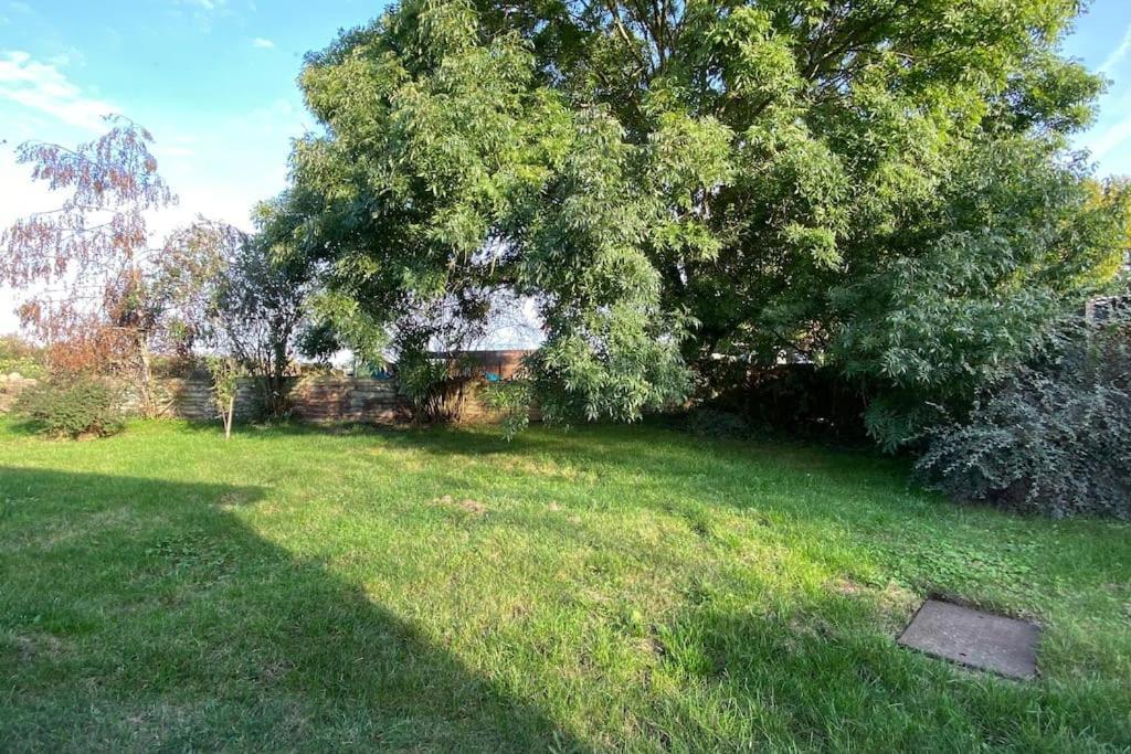 Cheerful 3 Bedroom Bungalow With Indoor Fire Place 格洛斯特 外观 照片