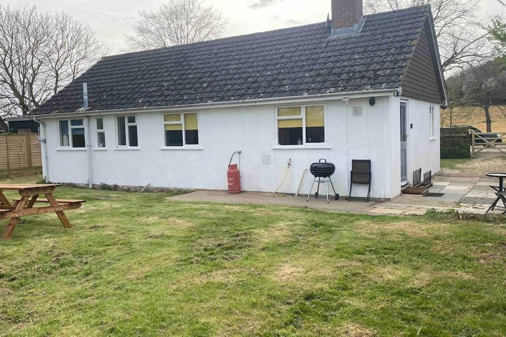 Cheerful 3 Bedroom Bungalow With Indoor Fire Place 格洛斯特 外观 照片